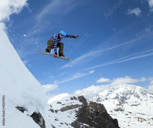 Photo: Snowboarder in the sky Snowboarder in the sky