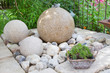 Foto: Hübscher Brunnen im Steingarten Hübscher Brunnen im Steingarten