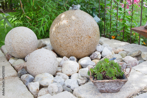 Photo: Hübscher Brunnen im Steingarten Hübscher Brunnen im Steingarten
