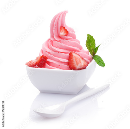 Photo: Frozen strawberry yogurt Frozen strawberry yogurt