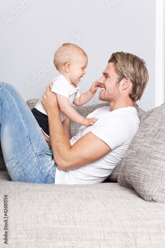 Photo: mann und baby mann und baby