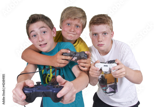 Photo: Teens beim Computerspielen Teens beim Computerspielen