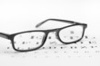 schwarze Brille mit Buchstabentest 2