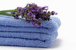 badetuch mit lavendelblüten