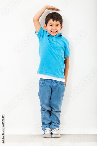 Foto: Boy growing tall Boy growing tall