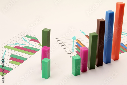 Photo: Concetto finanziario di successo e di sviluppo Concetto finanziario di successo e di sviluppo