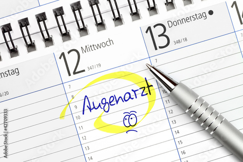 Foto: Terminplaner mit Eintragung für Augenarzt Terminplaner mit Eintragung für Augenarzt