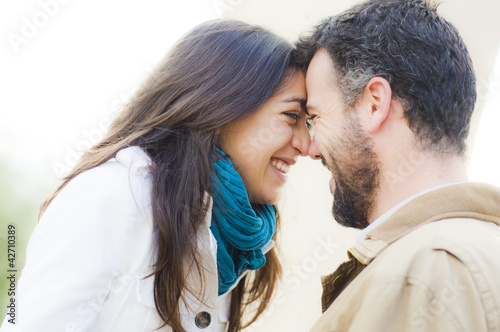 Photo: Pareja joven de enamorados Pareja joven de enamorados