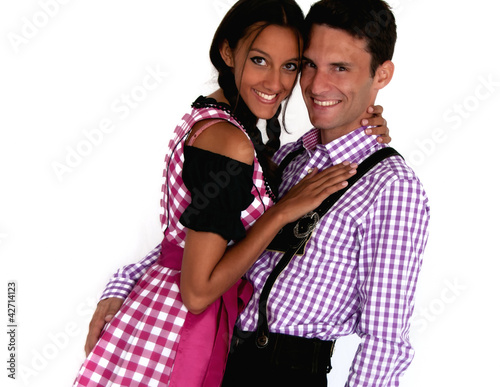 Foto: Fröhliches Bayerisches Paar mit Lederhosen und Dirndl Fröhliches Bayerisches Paar mit Lederhosen und Dirndl