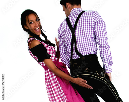 Photo: Fröhliches Bayerisches Paar mit Lederhosen und Dirndl Fröhliches Bayerisches Paar mit Lederhosen und Dirndl