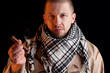 Foto: Bearded army officer wearing camo clothes and smoking cigar Bearded army officer wearing camo clothes and smoking cigar