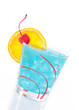 Hellblauer Cocktail