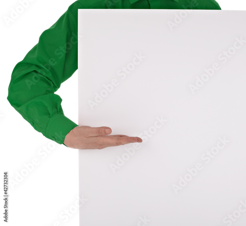 Foto: man in shirt holding blank sign man in shirt holding blank sign