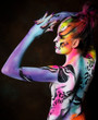 Foto: Pretty young woman in full body makeup Pretty young woman in full body makeup