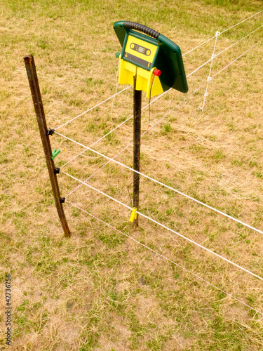 SELECTION CHART FOR ELECTRIC FENCE ENERGIZERS