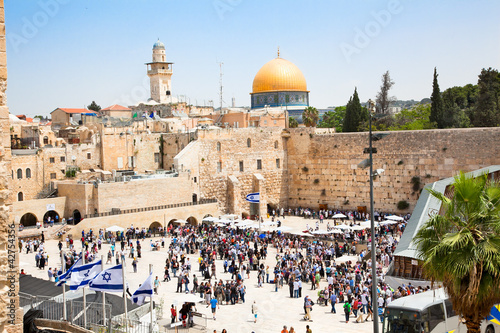 Photo: Jews praying at the western wall in Jerusalem, Israel Jews praying at the western wall in Jerusalem, Israel