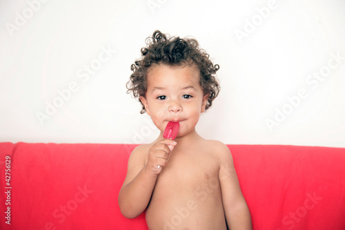 Photo: Kind mit Lutscher Kind mit Lutscher