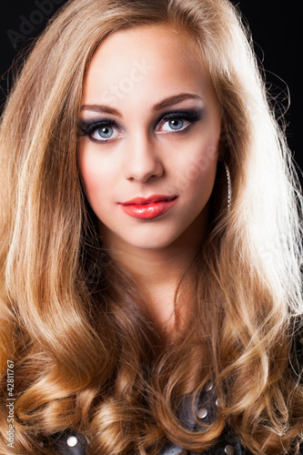 Photo: attraktive junge blonde Frau attraktive junge blonde Frau