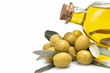 Aceitunas verdes y aceite de oliva virgen extra.
