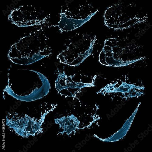 Foto: High resolution water splashes, isolated on black background High resolution water splashes, isolated on black background