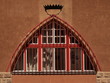 Architektonisch reizvoll gestaltete Holzfenster
