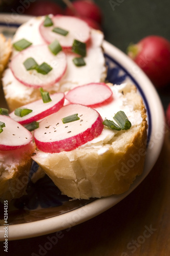 Photo: Sandwich with cheese, radish and chive - Healthy Eating Sandwich with cheese, radish and chive - Healthy Eating