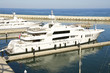 Luxusyacht im Hafen von Barcelona