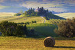 Photo: Paesaggio toscano. Podere, campo di grano Paesaggio toscano. Podere, campo di grano