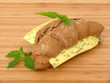 Kornspitz mit Brennnesselkäse