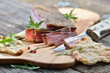 Südtiroler geräucherter Brettlspeck mit knusprigem Schüttelbrot