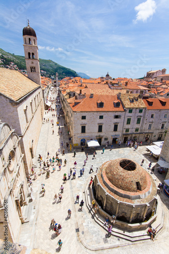 Foto: Stradun und Onofriobrunnen in Dubrovnik, Kroatien Stradun und Onofriobrunnen in Dubrovnik, Kroatien