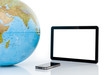 Foto: globus und tablet und handy globus und tablet und handy