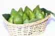 fichi dentro a cestino di vimini
