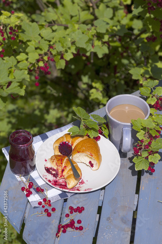 Photo: Frühstück im Garten Frühstück im Garten