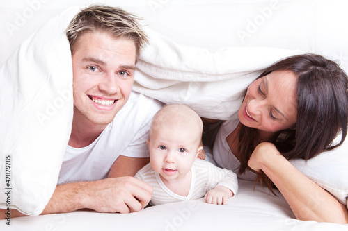 Photo: family in bed family in bed