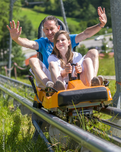 Photo: Papa mit Tochter beim Rodeln Papa mit Tochter beim Rodeln