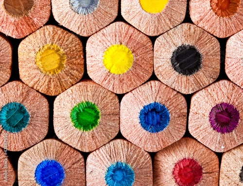 Foto: Colorful pencils wall background Colorful pencils wall background