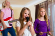 Foto: Children playing in a band making music Children playing in a band making music