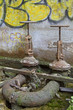 Absperrräder in Industrieruine