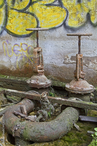 Photo: Absperrräder in Industrieruine Absperrräder in Industrieruine