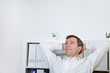 Nachdenklicher Mann im Büro