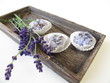 Handgemachte Seifenpralinen mit Lavendel