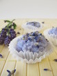 Handgemachte Seifenpralinen mit Lavendel