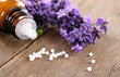 Foto: Homöopathische Globuli mit Lavendel Homöopathische Globuli mit Lavendel