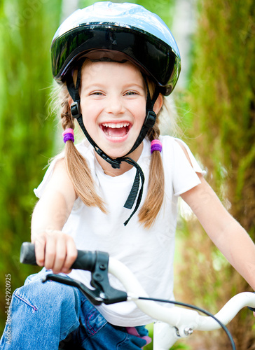 Foto: girl on the bicycle girl on the bicycle
