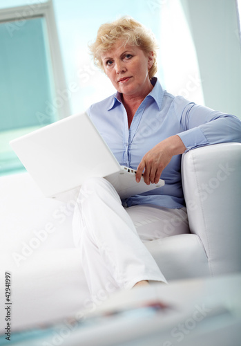 Foto: Woman with laptop Woman with laptop