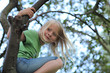 Foto: Kind und Baum Kind und Baum