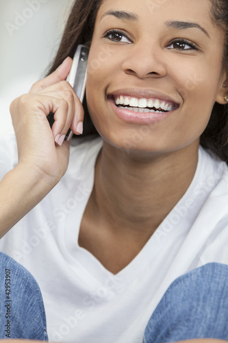 Foto: African American Woman Girl Talking on Cell Phone African American Woman Girl Talking on Cell Phone