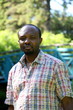 Foto: Young african man, observing, outdoor in park Young african man, observing, outdoor in park
