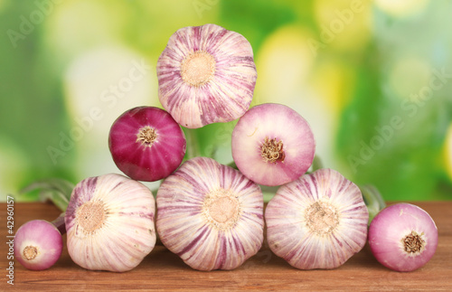 Foto: young garlic and onion young garlic and onion